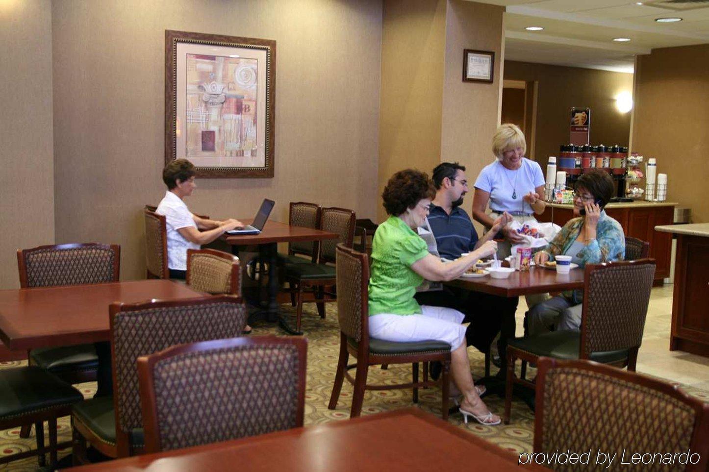 Hampton Inn & Suites Phoenix-Surprise Restoran gambar